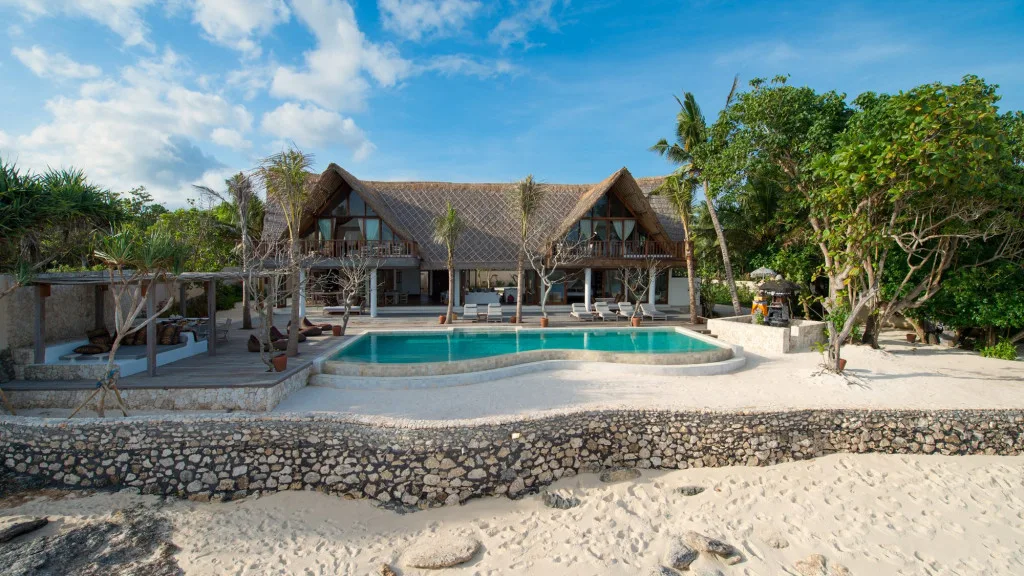 Villa Voyage infinity pool