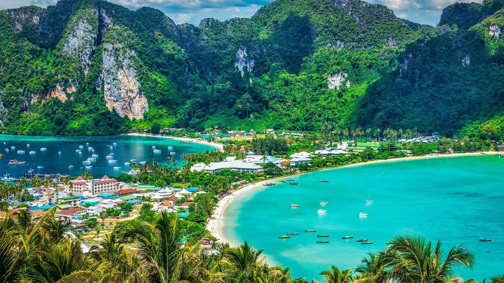 Must-see in Thailand: Phi Phi Islands - Elite Havens MAGAZINE