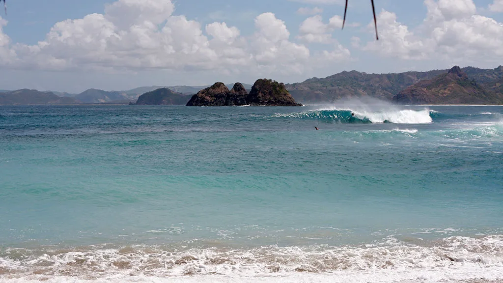 beautiful-tropical-mawi-beach-in-lombok