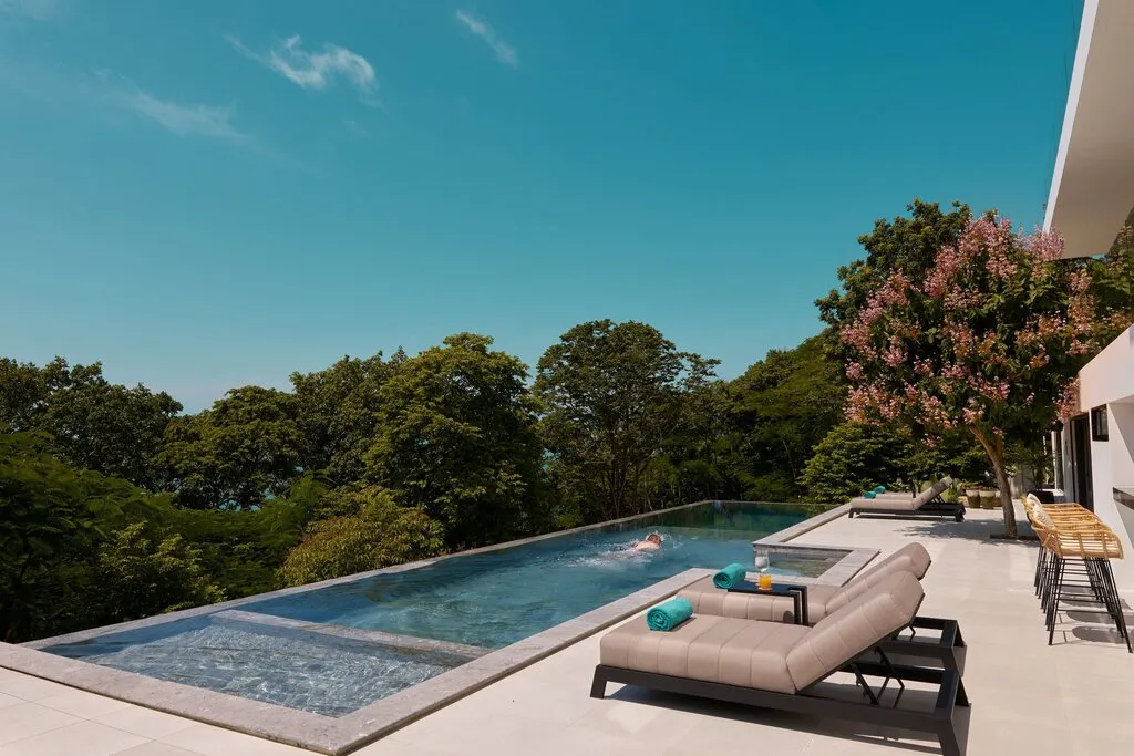 Visitor taking laps at Casa Alma's infinity pool