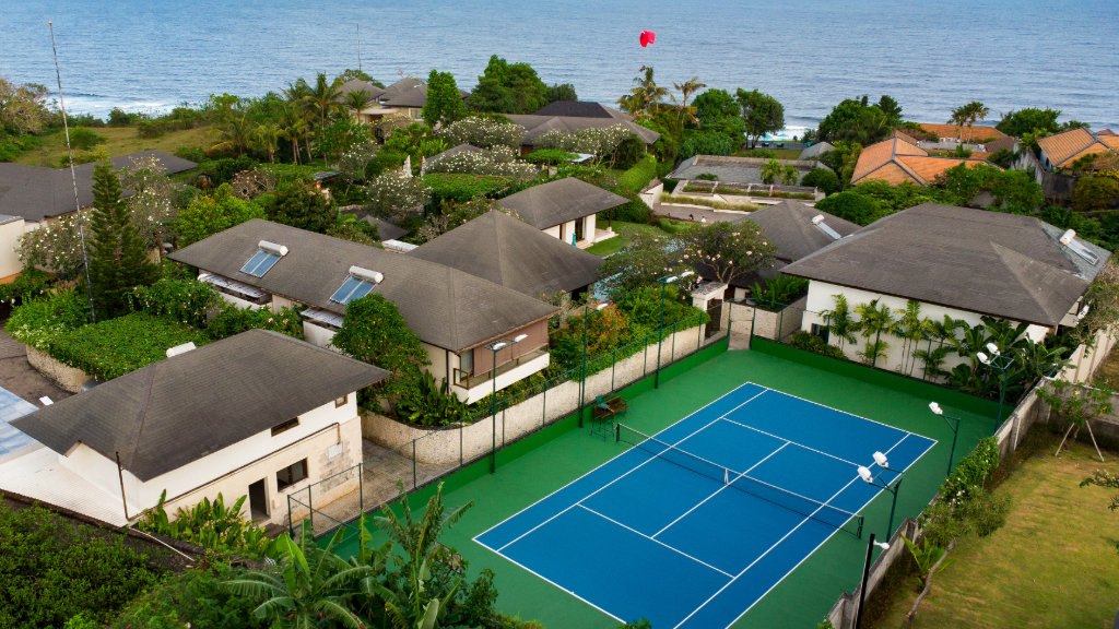 Pandawa Cliff Estate - Sport center and spa tennis court